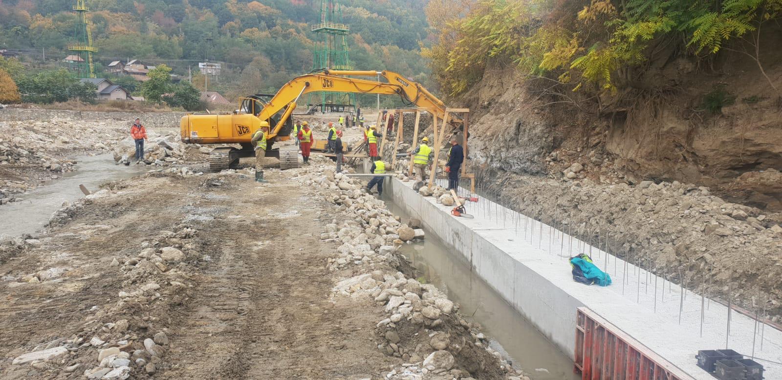 Lucrări protecție împotriva inundațiilor râul Ialomița